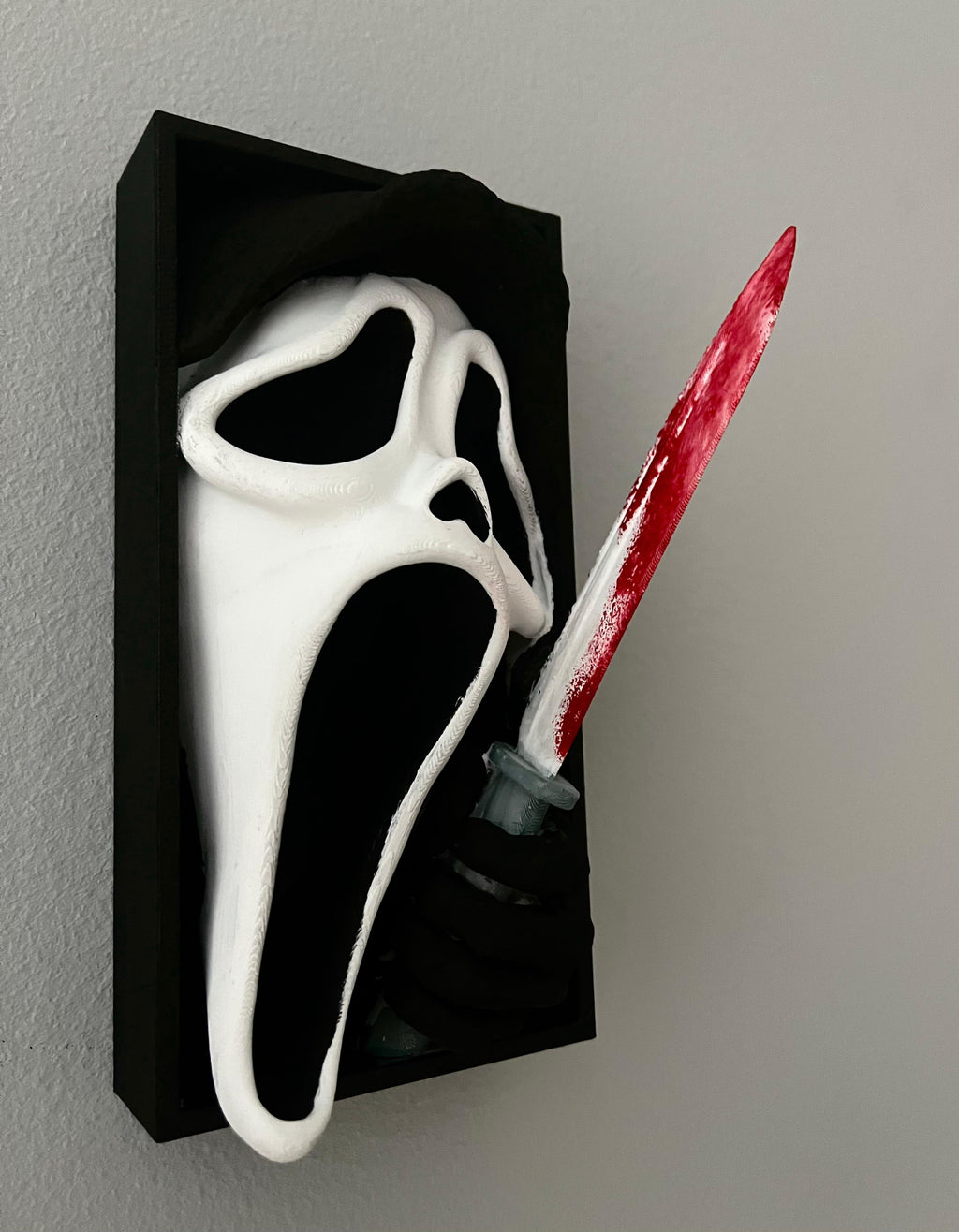 Angolo Libreria "Sussurri nella Notte" – Ispirazione Horror Slasher