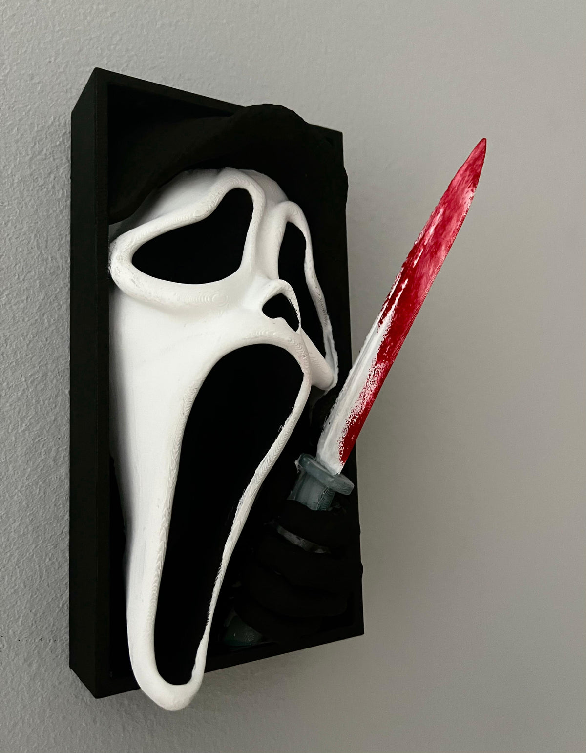 Angolo Libreria "Sussurri nella Notte" – Ispirazione Horror Slasher